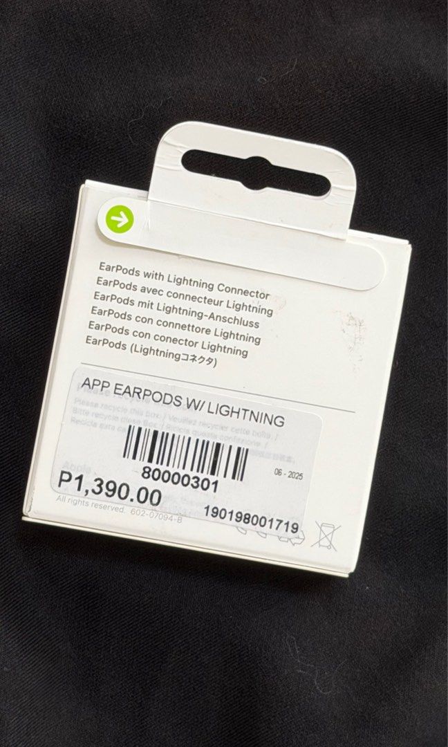 Apple Earpods (Lightning connector) (Category: Earphones) located in Paranaque City. Submitted by flfdeclutter (Listing ID 1416323196, Image 2). Description: - Apple EarPods (Lightning connector) - bought from Beyond the Box - ₱900 - cleaned & sanitized however there are some black/light grayish stains - RFS: collecting dust .