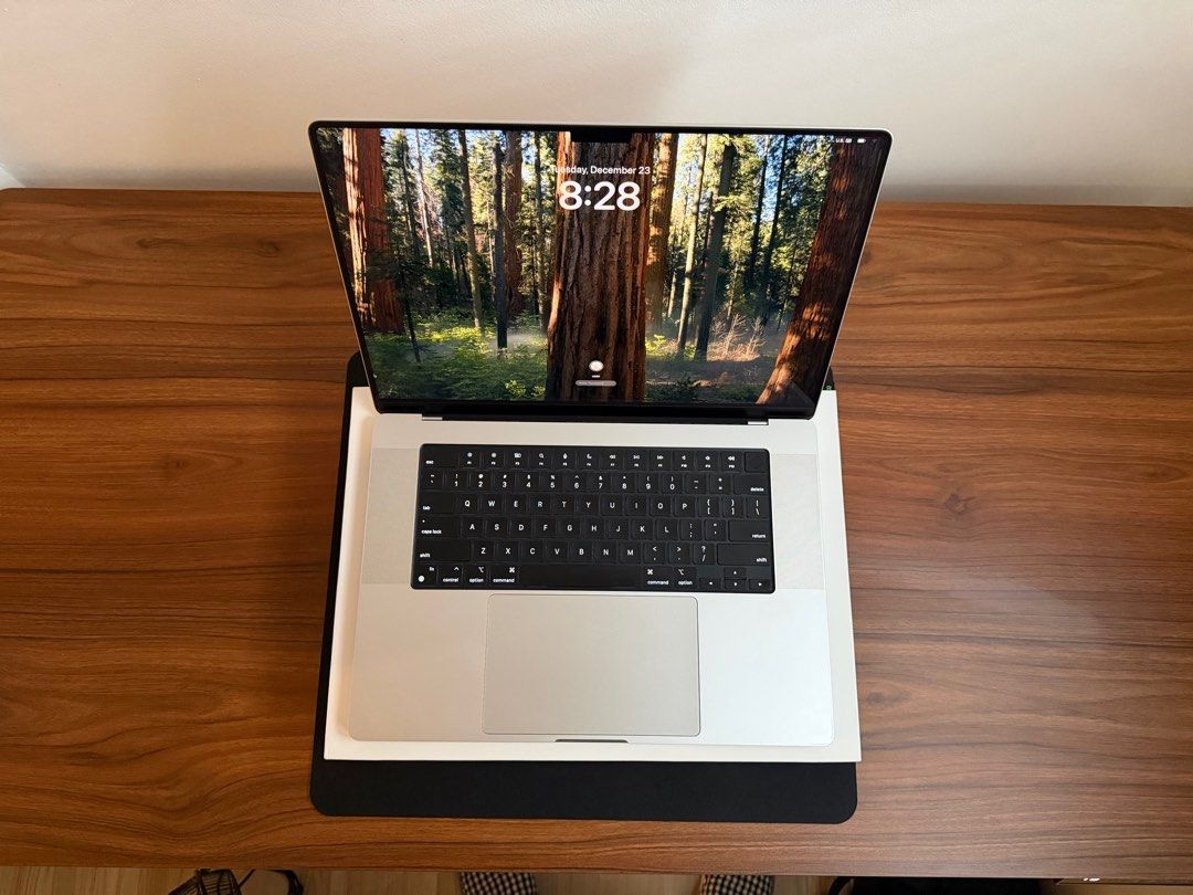 Apple MacBook Pro 16-inch - 512GB - M1 Pro405953045448642561