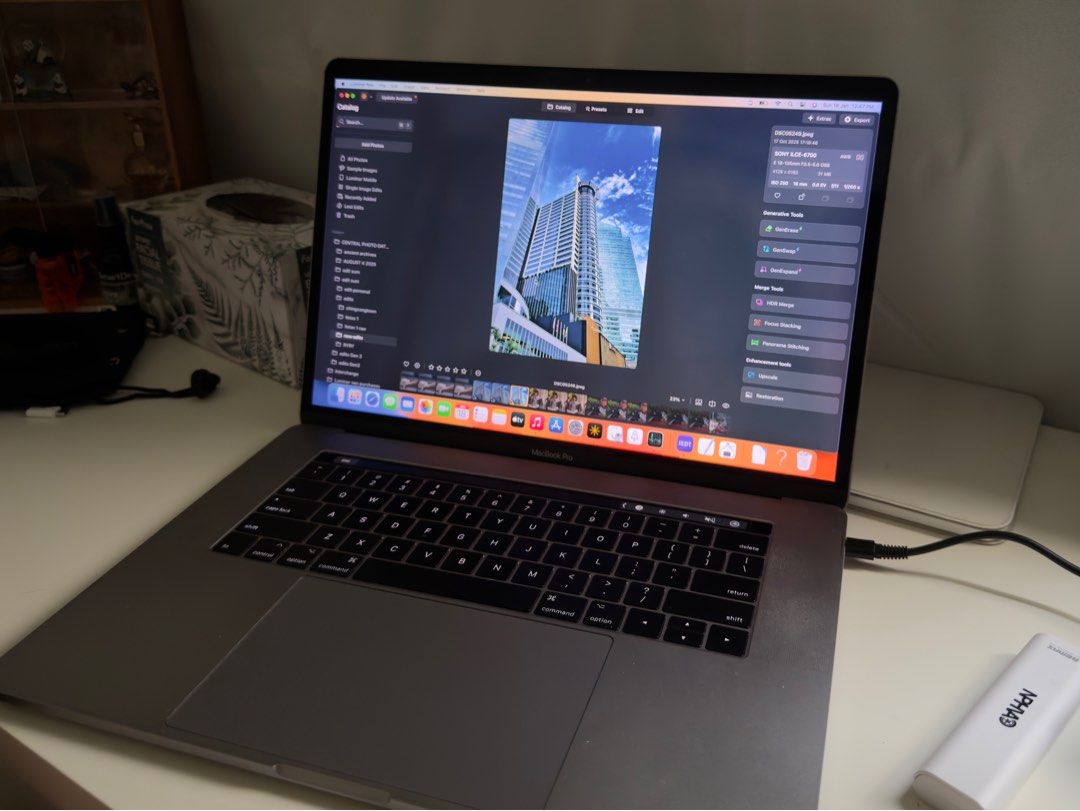Apple MacBook Pro i7 1TB 16GB RAM 15-inch (2017)