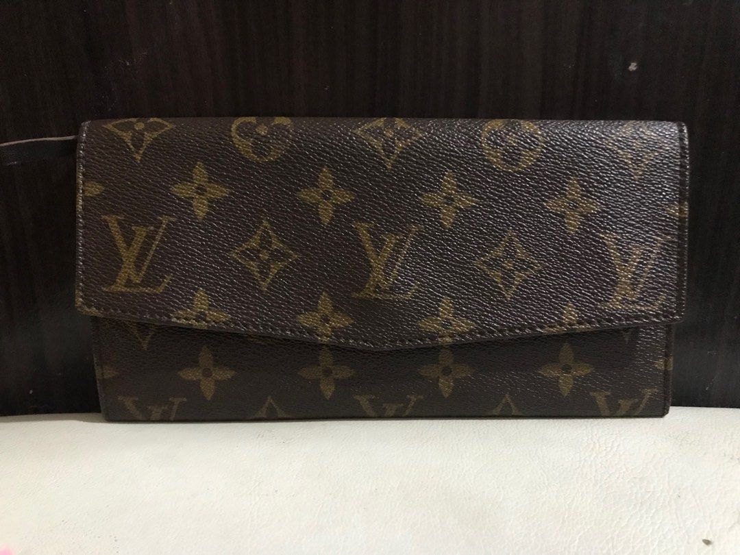 Auth Vintage LV slim wallet (Category: Luxury Bags & Wallets) located in Manila. Submitted by freshlemon58885 (Listing ID 1416307360, Image 1). Description: Vintage Japan Eclairs Vintage Piece.