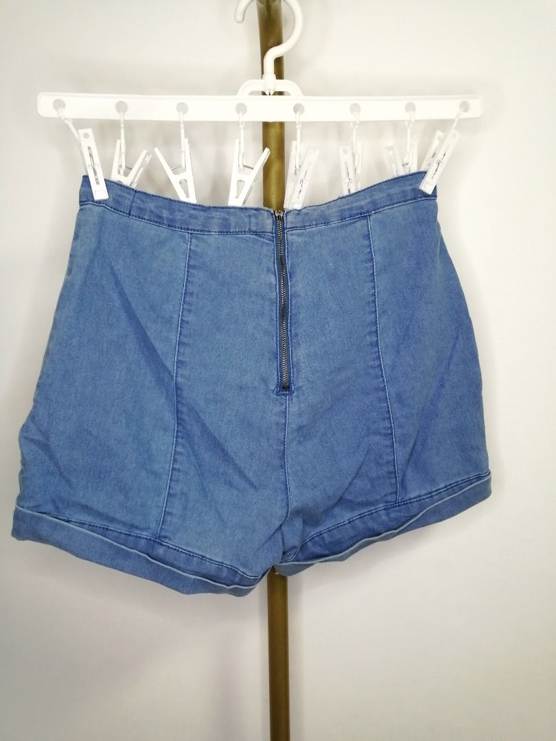 Back Zipper Denim Shorts (Category: Shorts) located in Liliw. Submitted by r.things (Listing ID 1416267635, Image 2). Description: 26 inches issue: missing zipper pull (see photo no.2).