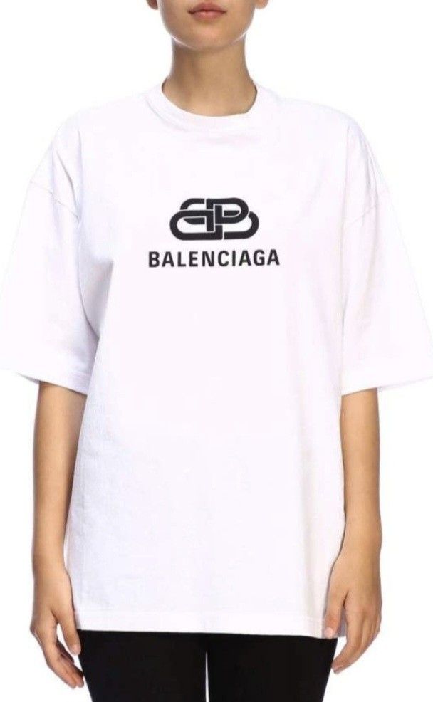 Balenciaga Oversized Logo T-shirt (Category: Tshirts & Polo Shirts ) located in Quezon City. Submitted by cidoffline (Listing ID 1416358704, Image 2). Description: - Balenciaga white t-shirt - Black logo print on front - Oversized fit - Crew neck - Short sleeves - OFF (who cares) Lalamove/J&T Quezon City area Buyer shall shoulder the delivery fee RFS: Declutter .