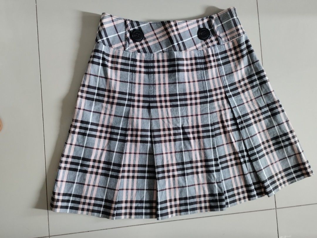 Burberry Plaid Pleated Skirt (Category: Skirts) located in Mabalacat. Submitted by uniqlover (Listing ID 1416266998, Image 2). Description: - Pleated design zipper closure - Solid-colored lining - Brand tag visible.