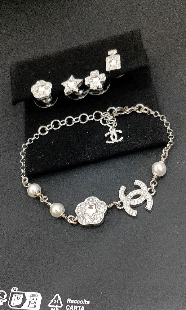 10.10 Sale Chanel Bracelet (Category: Luxury Accessories) located in Paranaque City. Submitted by par18 (Listing ID 1416362811, Image 1). Description: .