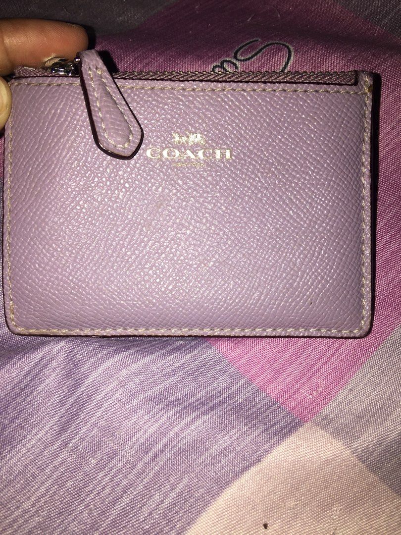 Coach card holder purse wallet (Category: Luxury Bags & Wallets) located in Guagua. Submitted by Ann625 (Listing ID 1416382138, Image 1). Description: Barely used Clean inside and out Minimal sign of usage lang inside, as in maliit lang sign of usage, that’s why selling it very low (see last 2 photos).