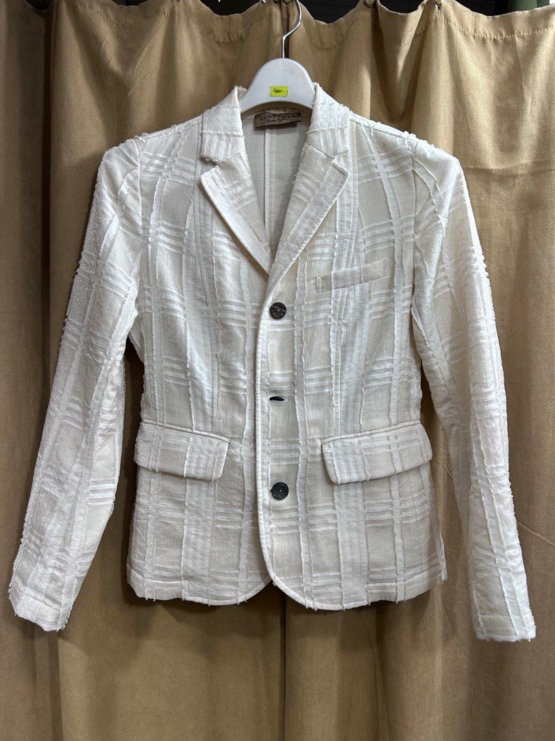 Burberry Cream Textured Blazer (Category: Coats, Jackets and Outerwear) located in Pateros City. Submitted by blitzkriegspc (Listing ID 1416327189, Image 1). Description: .