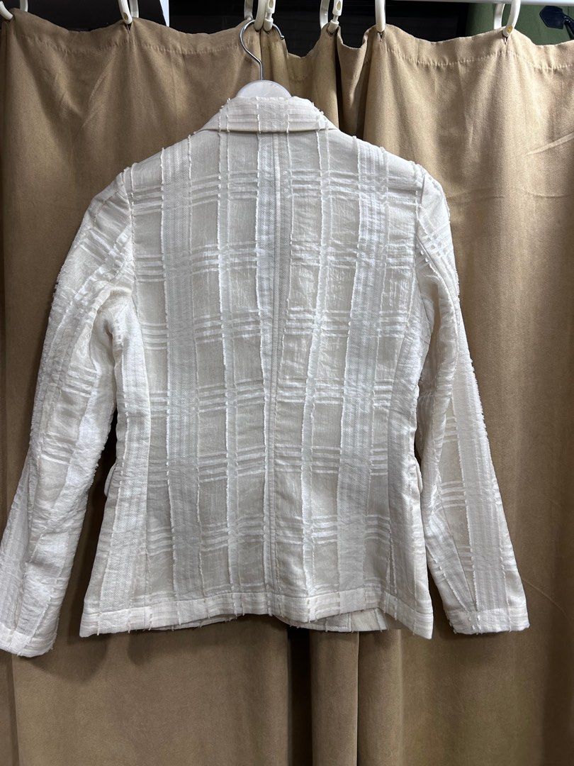Burberry Cream Textured Blazer (Category: Coats, Jackets and Outerwear) located in Pateros City. Submitted by blitzkriegspc (Listing ID 1416327189, Image 2). Description: .
