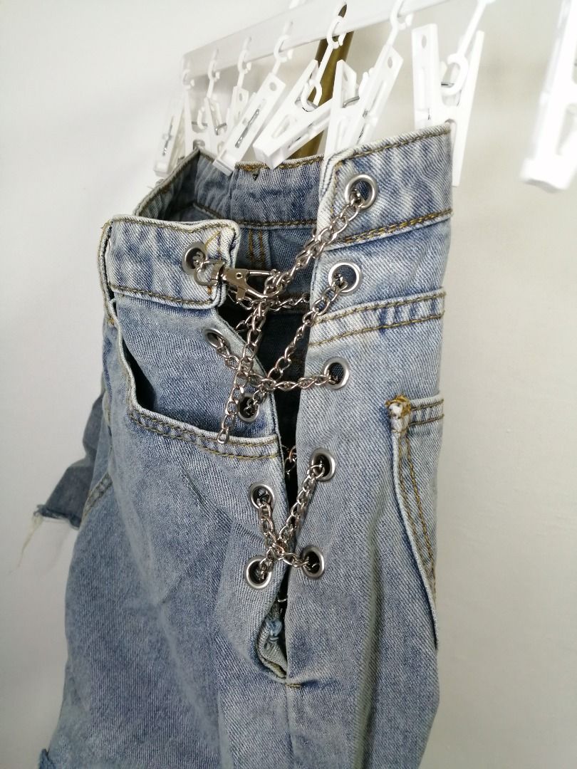 Denim Shorts with Chain Detail (Category: Shorts) located in Liliw. Submitted by r.things (Listing ID 1416267917, Image 3). Description: 28 inches (adjustable thru side chain).