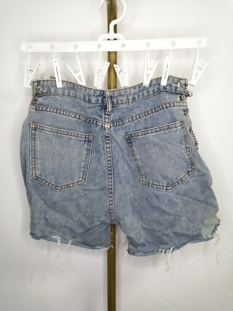 Denim Shorts with Chain Detail (Category: Shorts) located in Liliw. Submitted by r.things (Listing ID 1416267917, Image 2). Description: 28 inches (adjustable thru side chain).