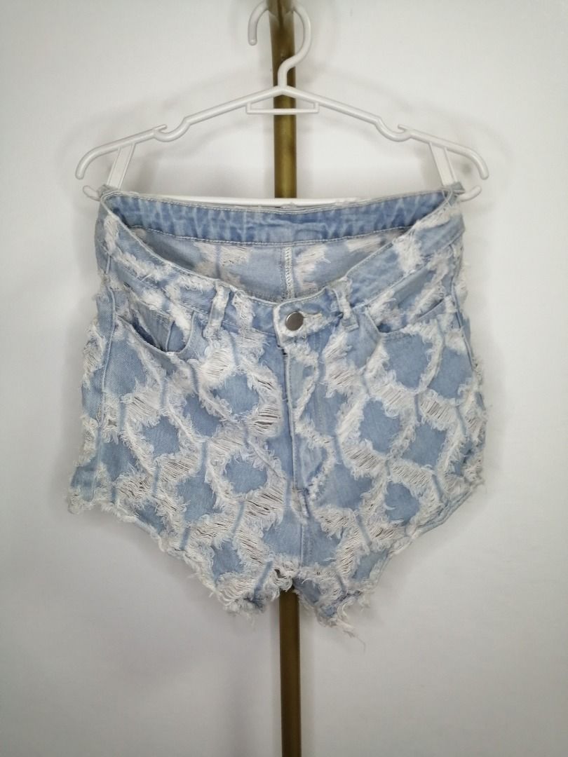 Distressed Denim Shorts (Category: Shorts) located in Liliw. Submitted by r.things (Listing ID 1416266878, Image 1). Description: 26 inches.