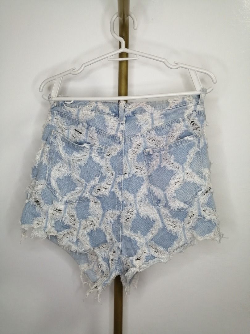 Distressed Denim Shorts (Category: Shorts) located in Liliw. Submitted by r.things (Listing ID 1416266878, Image 2). Description: 26 inches.