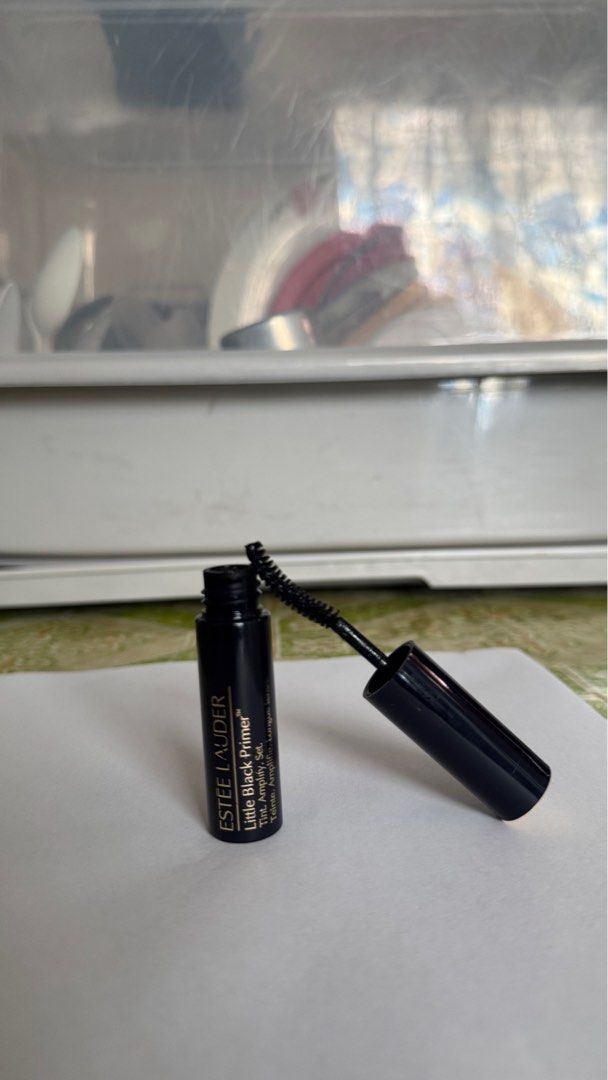 Estee Lauder Little Black Primer (Category: Makeup) located in Manila. Submitted by quickwind-fed6 (Listing ID 1416307953, Image 3). Description: - Estee Lauder Little Black Primer - Designed for use before mascara - Comes in a black tube - Brand name and product details are printed on the tube - Applicator is visible.