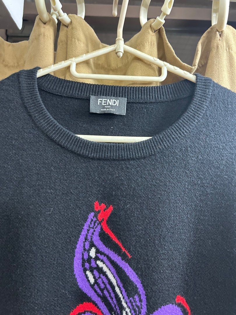 Fendi Floral Print Sweater (Category: Coats, Jackets and Outerwear) located in Pateros City. Submitted by blitzkriegspc (Listing ID 1416327598, Image 2). Description: .
