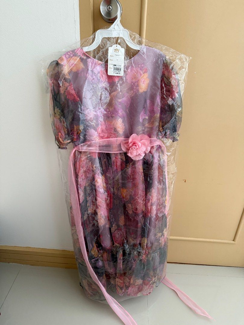 Floral Dress Size 16 (Category: Babies & Kids Fashion) located in Quezon City. Submitted by jamieross14 (Listing ID 1416245250, Image 3). Description: Used once for an event. Shoulder-13.5 in Bust-31 in Waist- 26 in Length-36in.