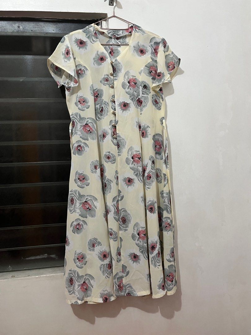 Floral Dress with Button Details (Category: Dresses) located in Caloocan City. Submitted by rossmldp (Listing ID 1416289525, Image 1). Description: super ganda neto PRAMIS - Floral print dress - Light yellow base - Short sleeves - V-neckline - Button details down the front - Lightweight fabric - Flowy silhouette - Ideal for warm weather.