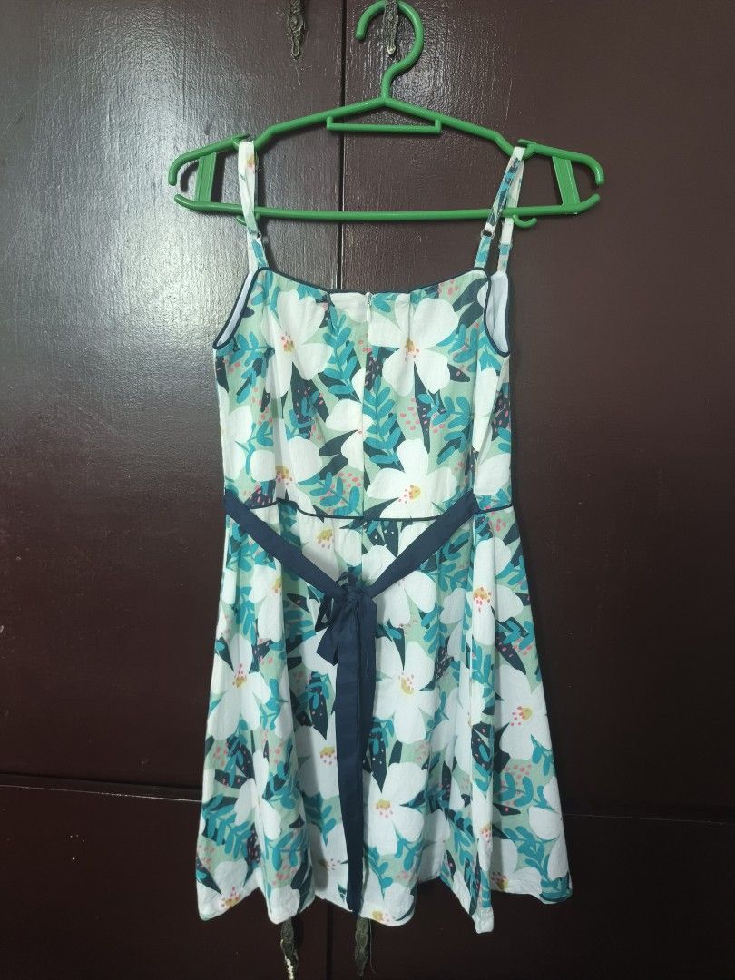 Floral Print Spaghetti Strap Dress (Category: Babies & Kids Fashion) located in Quezon City. Submitted by eniger. (Listing ID 1416305529, Image 2). Description: - Floral print spaghetti strap dress - Fitted bodice - Flared skirt - Includes matching belt - Light blue lining - Great for casual or summer events.