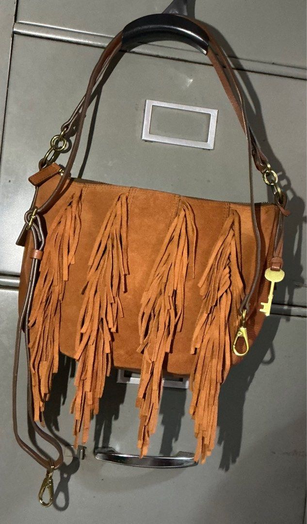 Fossil 2way Bag (Category: Announcements) located in Santa Maria. Submitted by marvi_declutter (Listing ID 1416305644, Image 3). Description: Leather Used only 3x Almost new Very clean inside and out .