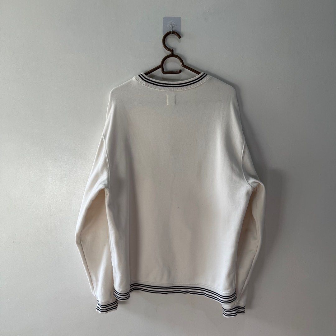GAP Crewneck Sweatshirt - White (Category: Longsleeves) located in Binan City. Submitted by ard__ (Listing ID 1416300786, Image 2). Description: Pit to Pit: 21 Length: 26 Color rate: 9.5/10 Issue/s: Minor stain on sleeve Price + Shipping fee Shipping via jnt 🍒 Check my other listing for more discount! .