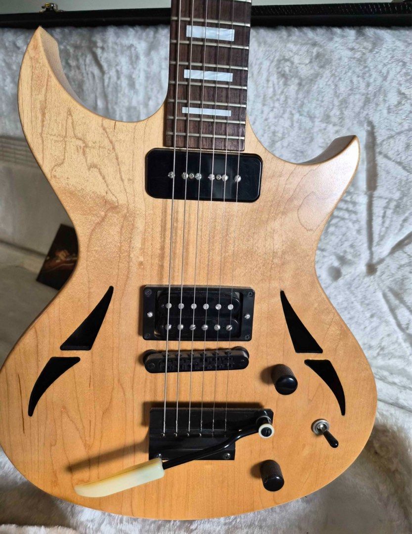 Gibson N225 Electric Guitar (Category: Musical Instruments) located in Quezon City. Submitted by moteys (Listing ID 1416316970, Image 2). Description: FOR SALE ‼️ 📍GIBSON N-225 📍85,000 pesos Made in USA Good as New The Gibson N-225 "Natural Vintage Gloss" is a 2013 semi-hollowbody electric guitar featuring a chambered maple body, a '60s SlimTaper maple neck with a rosewood fingerboard, a P-90 neck pickup and a Dirty Fingers+ bridge humbucker wi