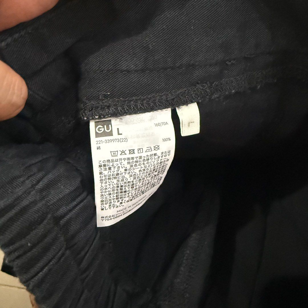GU Black Culottes (Category: Other Bottoms) located in Angeles City. Submitted by percydlr (Listing ID 1416260519, Image 3). Description: Black Size L - can fit 28-30 29.5 L Elastic waist at the back Rfs decluttering.