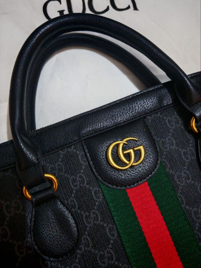 Gucci CC Supreme Briefcase (Category: Luxury Bags & Wallets) located in Imus. Submitted by happyrabbit-99030f (Listing ID 1416297196, Image 2). Description: - bought originally for 25k - Used this as my laptop bag for a while - Bought from a friend who sells Japan preloved - In good condition!.