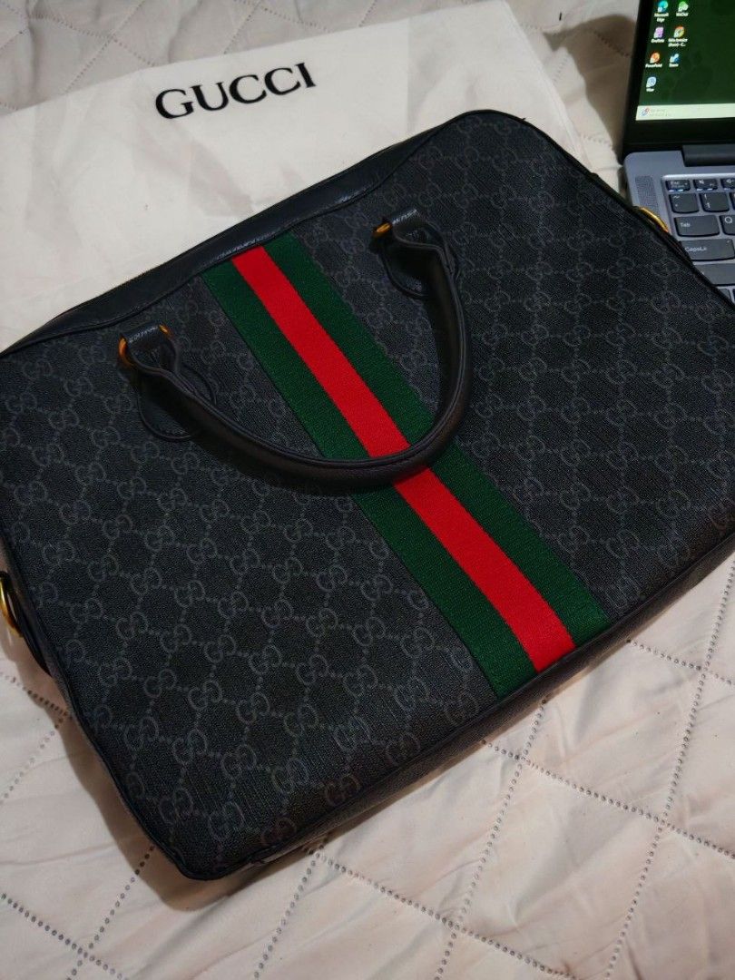 Gucci CC Supreme Briefcase (Category: Luxury Bags & Wallets) located in Imus. Submitted by happyrabbit-99030f (Listing ID 1416297196, Image 3). Description: - bought originally for 25k - Used this as my laptop bag for a while - Bought from a friend who sells Japan preloved - In good condition!.