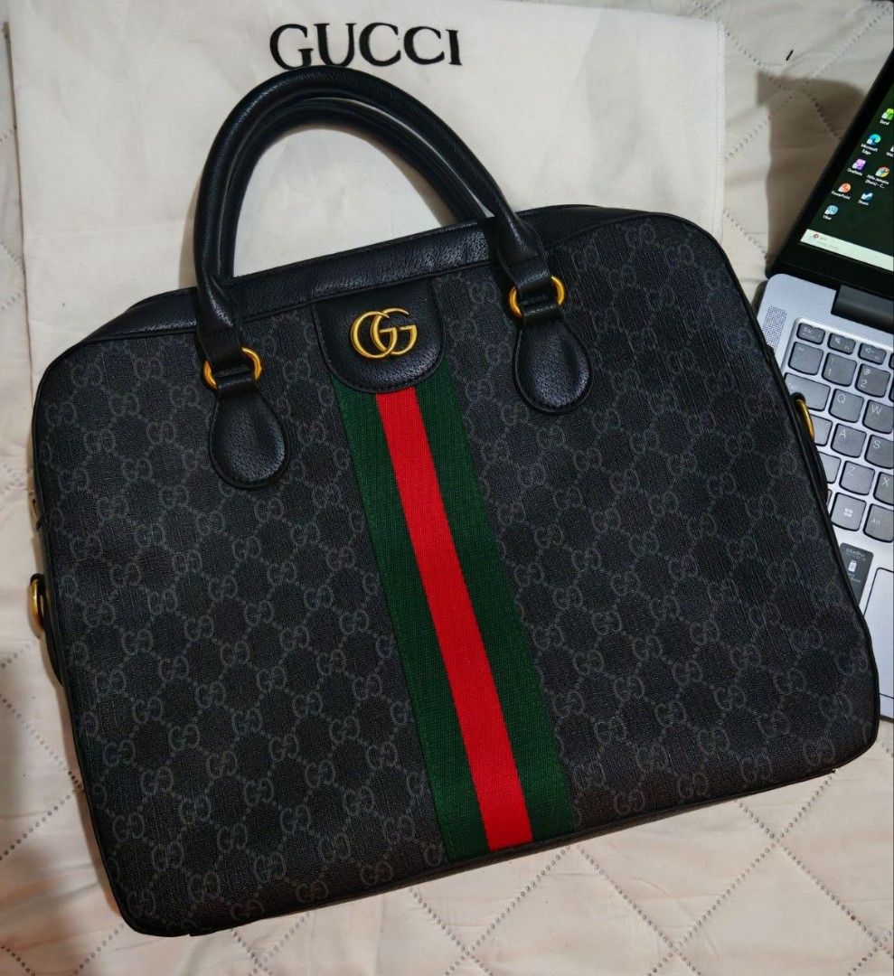 Gucci CC Supreme Briefcase (Category: Luxury Bags & Wallets) located in Imus. Submitted by happyrabbit-99030f (Listing ID 1416297196, Image 1). Description: - bought originally for 25k - Used this as my laptop bag for a while - Bought from a friend who sells Japan preloved - In good condition!.