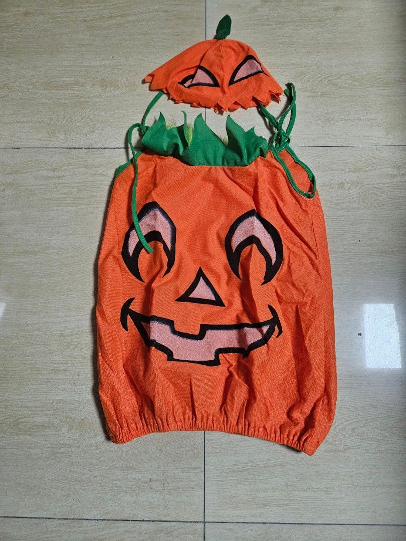 Halloween Skeleton and Pumpkin Costumes (Category: Babies & Kids Fashion) located in Makati City. Submitted by shopdoc (Listing ID 1416389489, Image 3). Description: - Halloween Costume Options: - Skeleton Costume: Hooded top and pants, polyester material, fits 110-120cm. - Pumpkin Costume: Includes matching hat. size 90 to 100cm - Perfect for Halloween parties and trick-or-treating! selling the bundle for 400 pesos.