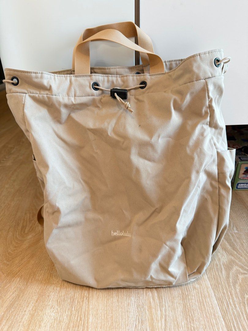 Hellolulu Backpack （分類：背囊）位於 Hong Kong。 由 Miranda0228 提交（商品編號 1416404415，圖片 1）。簡介： Two way backpack Very practical 。