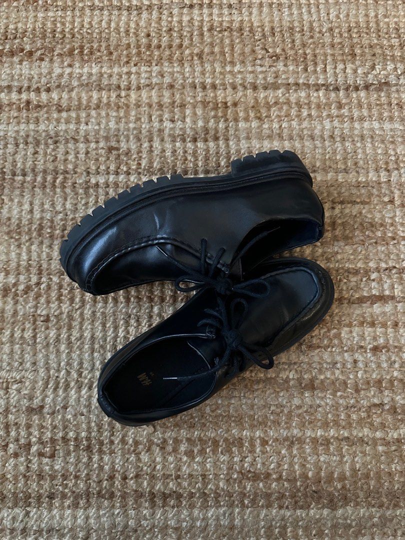 H&M Leather Paraboot (Category: Casual Shoes) located in Manila. Submitted by mrflyboy (Listing ID 1416294777, Image 3). Description: H&M Paraboot-style Leather shoes Size 39 .