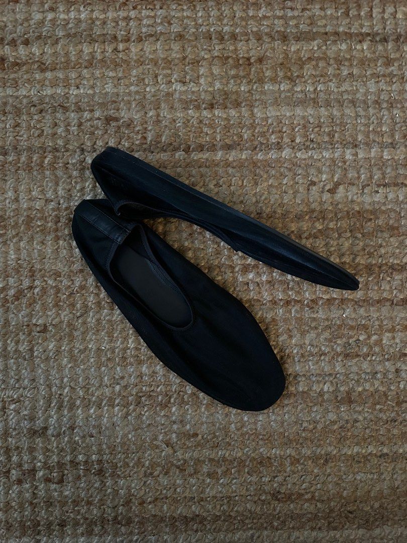 H&M Mesh Flats (The Row alt) (Category: Flats & Sandals) located in Manila. Submitted by mrflyboy (Listing ID 1416292494, Image 3). Description: The Row alternative Mesh Flats from H&M barely used Size 40 Womens .
