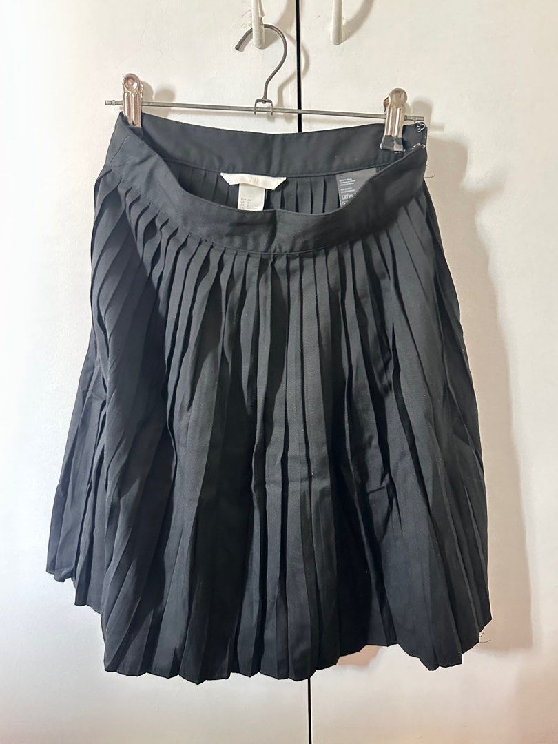H&M Pleated Skirt - Black (Category: Skirts) located in Quezon City. Submitted by mary.declutters (Listing ID 1416284846, Image 1). Description: 18inches in length .