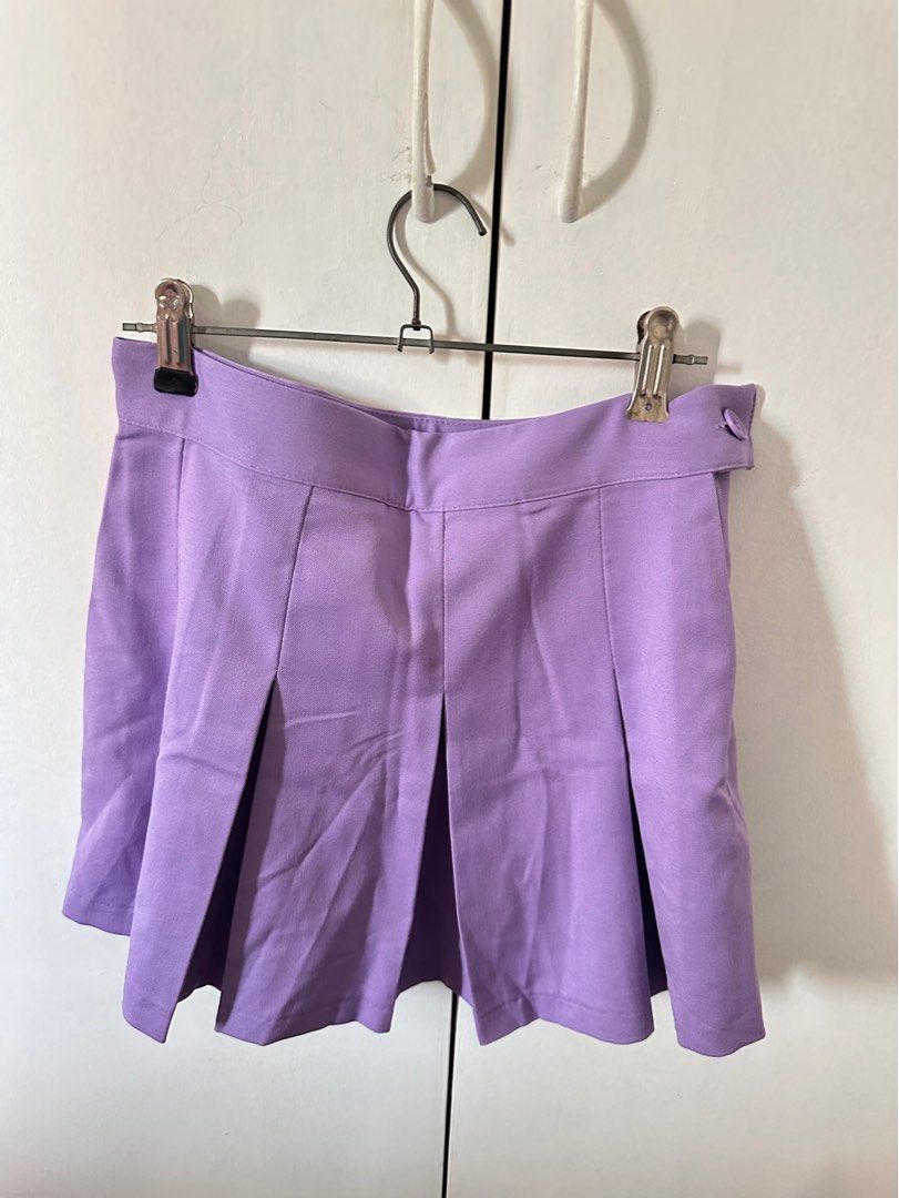 H&M Purple Pleated Skirt (Category: Skirts) located in Quezon City. Submitted by mary.declutters (Listing ID 1416284533, Image 1). Description: Never been used! 899 on tag .