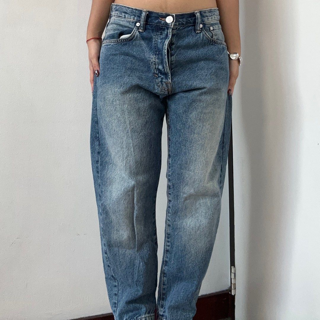 H&M Slim Straight Cropped Denim Jeans (Category: Jeans) located in Quezon City. Submitted by 1.4evry.1 (Listing ID 1416420447, Image 1). Description: h&m slim straight cropped denim jeans small length 34in hips 30in ₱400 (color may vary slightly due to lighting or screen display).