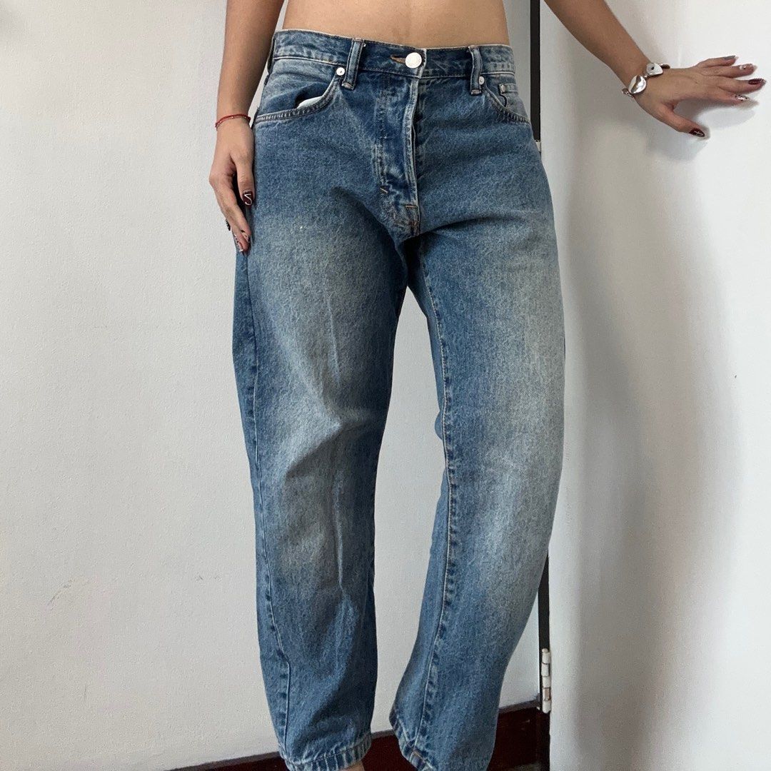 H&M Slim Straight Cropped Denim Jeans (Category: Jeans) located in Quezon City. Submitted by 1.4evry.1 (Listing ID 1416420447, Image 2). Description: h&m slim straight cropped denim jeans small length 34in hips 30in ₱400 (color may vary slightly due to lighting or screen display).