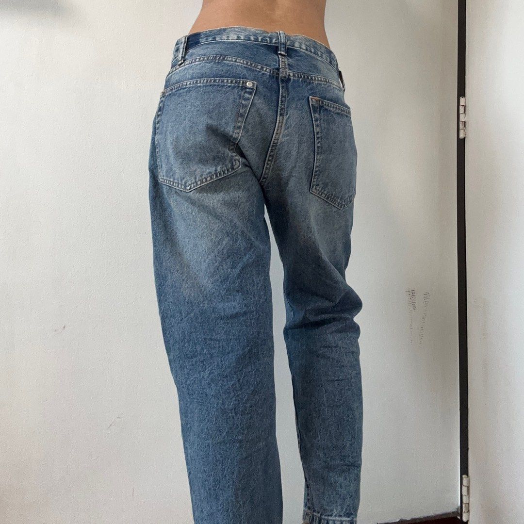 H&M Slim Straight Cropped Denim Jeans (Category: Jeans) located in Quezon City. Submitted by 1.4evry.1 (Listing ID 1416420447, Image 3). Description: h&m slim straight cropped denim jeans small length 34in hips 30in ₱400 (color may vary slightly due to lighting or screen display).