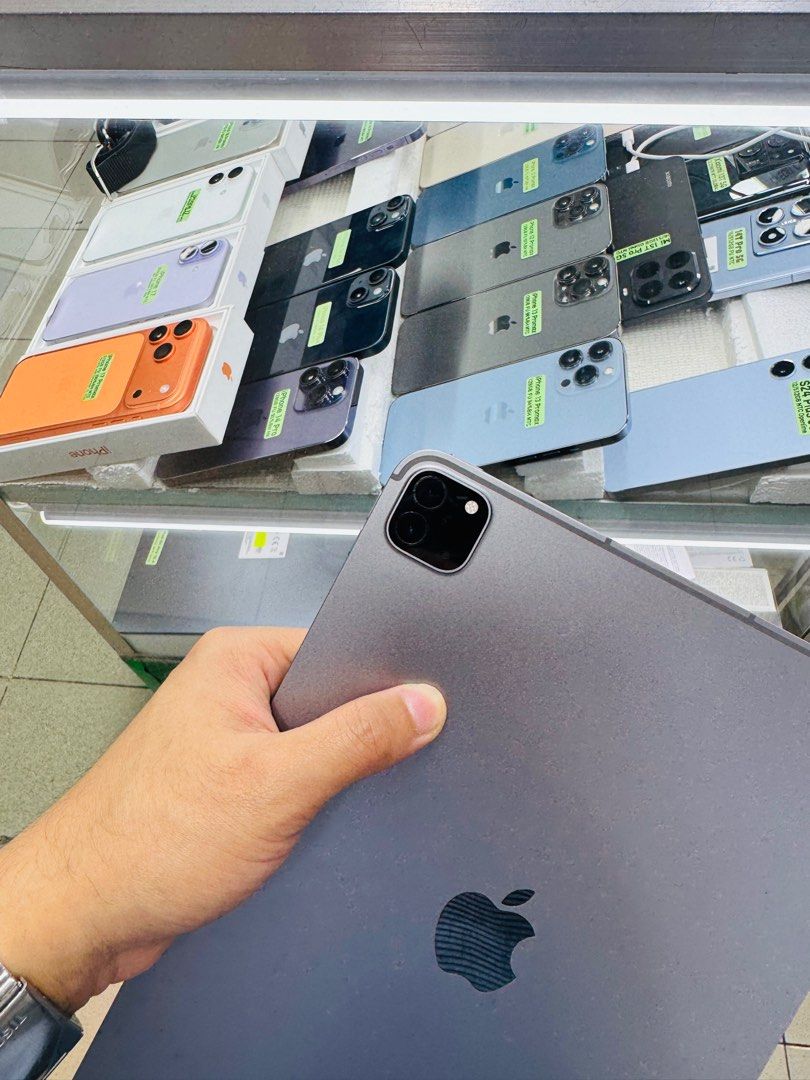 iPad Pro M2 11" 256GB W/sim cellular complete (Category: iPad) located in San Juan City. Submitted by Khalidmgdla08 (Listing ID 1416370293, Image 2). Description: FOR SALE | TRADE/SWAP Price: 37,500 On hand: iPad Pro M2 11"✔️ 256GB ✔️ OPENLINE ✔️ 100% Original ✔️ 99% Makinis ✔️ 99% Smooth ✔️ NOT REFURB ✔️ NO HIDDEN ISSUES ✔️ NEVER BEEN REPAIRED ✔️ TEST TO SAWA✔️ FREE 3-UTOOLS ✔️ ANY MODEL OF IPHONE AND SAMSUNG ARE AVAILABLE! ✨ We accept: 🔹Cash �