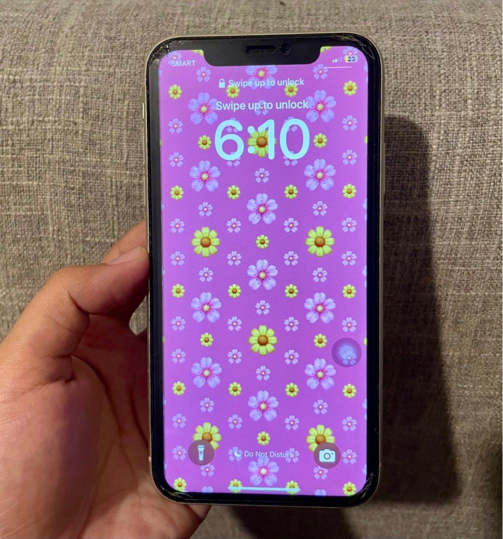 Iphone 11 64gb smart locked (Category: iPhone 11 Series) located in San Juan City. Submitted by prelovedstuff_01 (Listing ID 1416337025, Image 3). Description: UNIT ONLY. Smart locked. Tempered glass lang ung basag 64gb Batt health 75% Issue: LCD as seen sa photos, minsan okay siya then minsan hindi. .