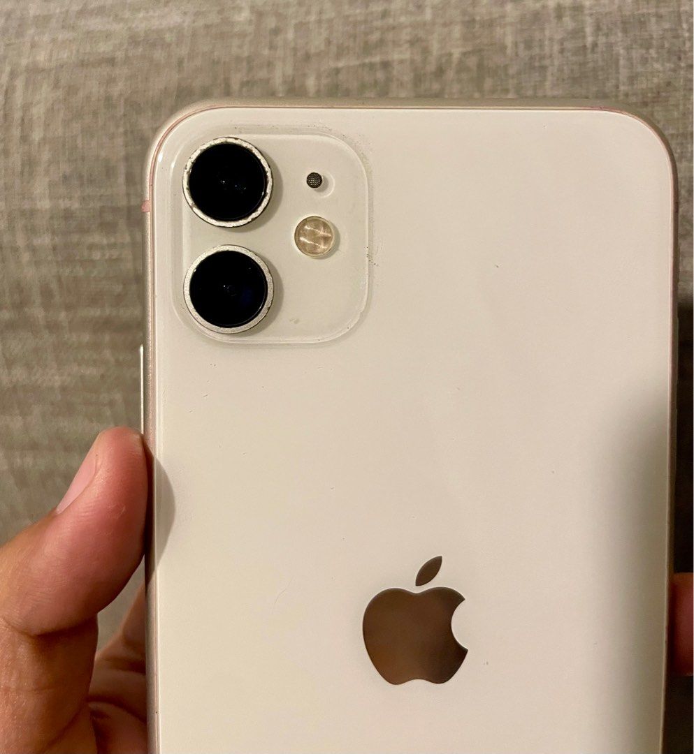 Iphone 11 64gb smart locked (Category: iPhone 11 Series) located in San Juan City. Submitted by prelovedstuff_01 (Listing ID 1416337025, Image 2). Description: UNIT ONLY. Smart locked. Tempered glass lang ung basag 64gb Batt health 75% Issue: LCD as seen sa photos, minsan okay siya then minsan hindi. .