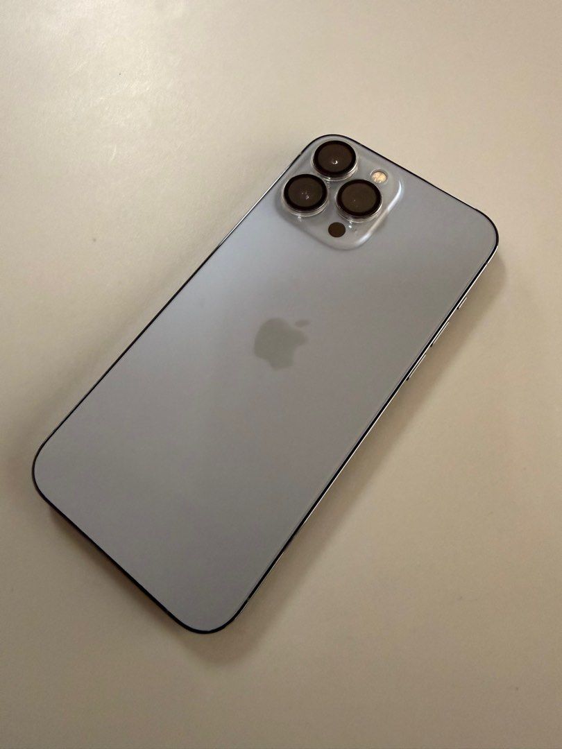 IPHONE 13 Pro Max 256 (Category: iPhone 13 Series) located in Manila. Submitted by nateo_works (Listing ID 1416432653, Image 2). Description: IPHONE 13 PRO MAX (256 GB) Smart only simcard 79% batt health Face ID ✅ True Tone ✅ NTC approved ✅ All working No Issue No history of repair Ios 26.2 Student Owned (Alagang alaga) With Screen Protector With Camera Protection No box ❎ Comes with Original Cord (No adaptor) Check all you want upon meet up .