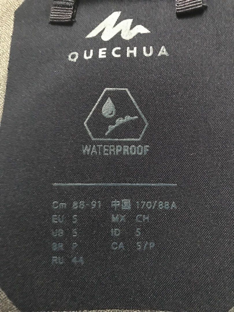 Jacket (Category: Activewear) located in Singapore. Submitted by durian8818 (Listing ID 1416429566, Image 3). Description: .