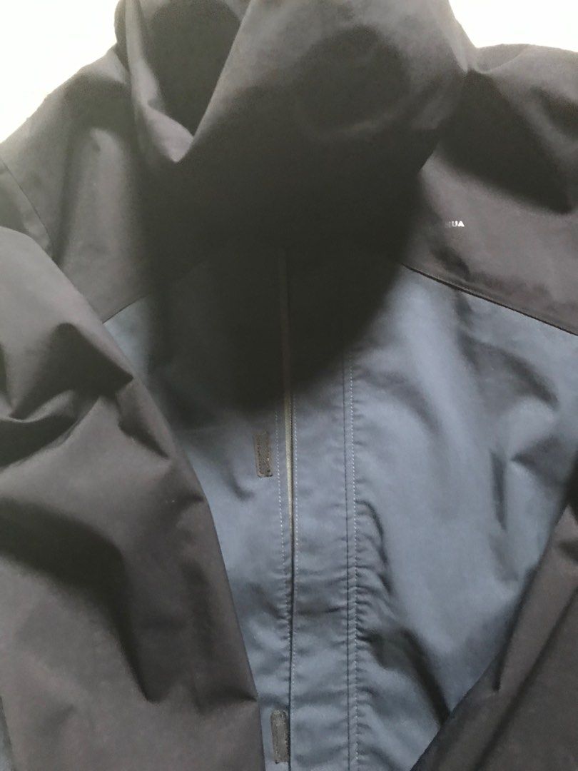 Jacket (Category: Activewear) located in Singapore. Submitted by durian8818 (Listing ID 1416429566, Image 5). Description: .