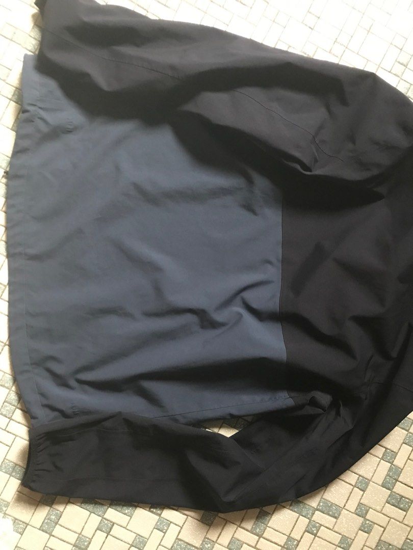 Jacket (Category: Activewear) located in Singapore. Submitted by durian8818 (Listing ID 1416429566, Image 6). Description: .