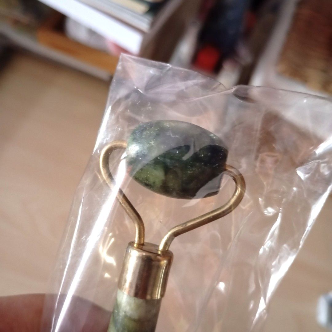 Jade Roller (Category: Face Care) located in Quezon City. Submitted by ana-chan (Listing ID 1416224095, Image 3). Description: Jade Roller for facial massage. Made with jade stone..