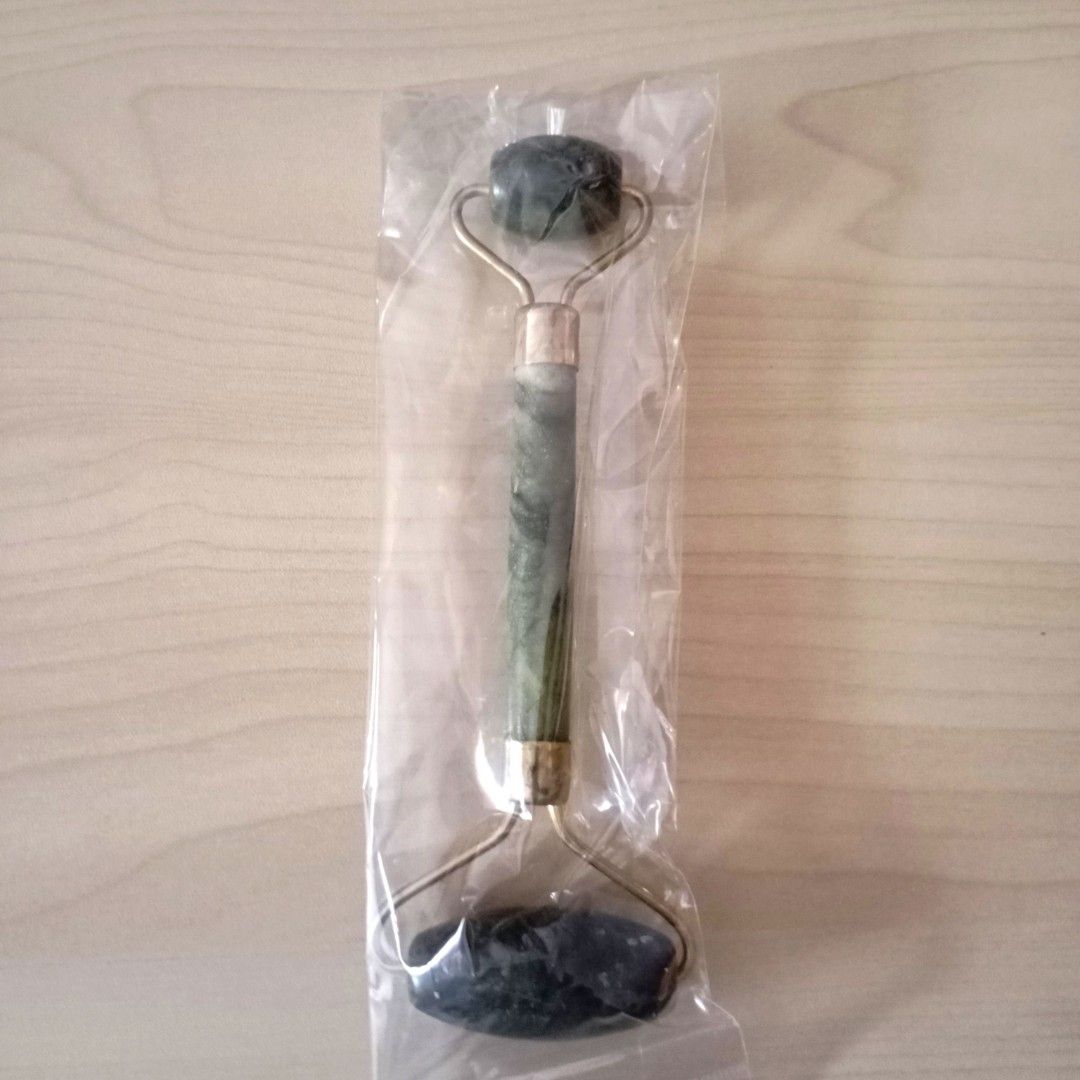 Jade Roller (Category: Face Care) located in Quezon City. Submitted by ana-chan (Listing ID 1416224095, Image 1). Description: Jade Roller for facial massage. Made with jade stone..