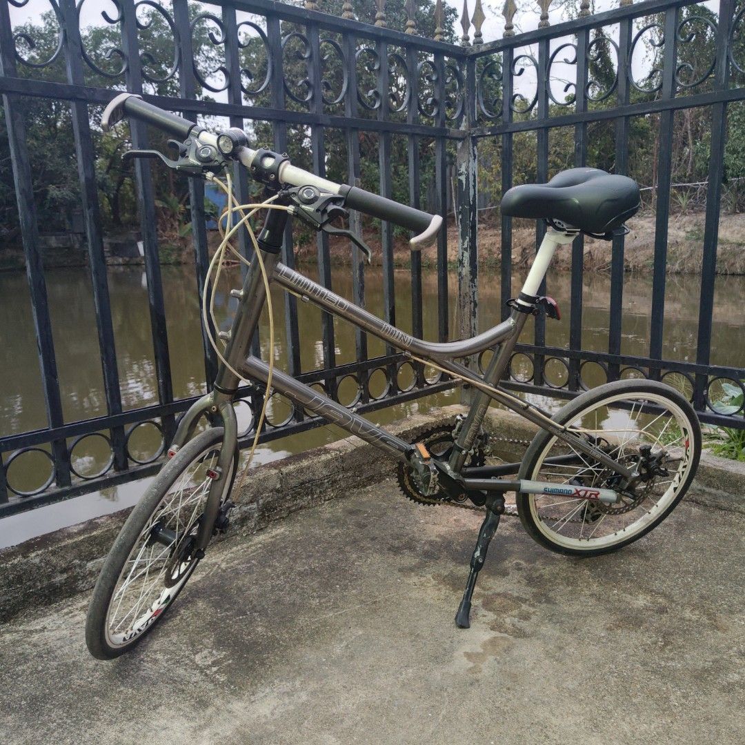 Java limiteo mini （分類：單車）位於 Hong Kong。 由 chanhokwan17325 提交（商品編號 1416339214，圖片 1）。簡介： 好踩 休閒 16速 競速級呔(外呔內呔狀態很好） 現金。