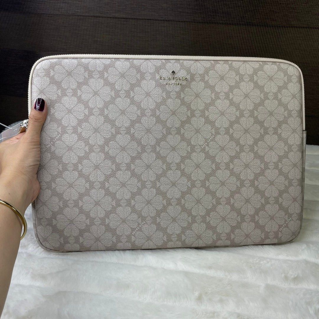 Kate Spade Laptop Sleeve (Category: Laptop Bags & Sleeves) located in Meycauayan. Submitted by peahmanzano (Listing ID 1416309367, Image 1). Description: Kate Spade Flower Laptop Sleeve 💛 Can Fit 13” 💛 Beige 💛 Original Price: $130 + Tax 💛 Price : Php 4490+sf ✅ Price Tag No more waiting coz already Pinas 🇵🇭 on-hand 💯% Original/Authentic/Brand new items from the USA🇺🇸 & Canada 🇨🇦 (Money back guaranteed if proven fake) ☘️ No Return / No E