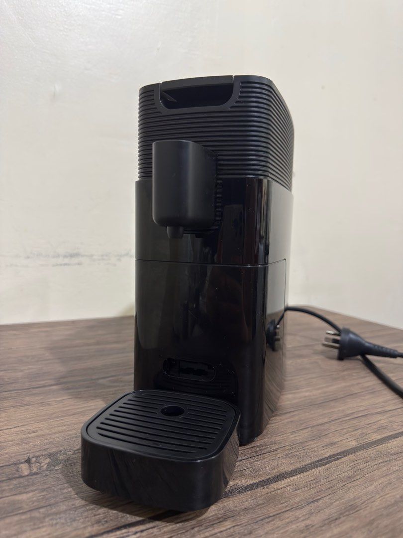 K-Fee One Capsule Coffee Machine (Category: Coffee & Tea Tableware) located in Caloocan City. Submitted by danthrift (Listing ID 1416425552, Image 2). Description: Nasa last slide ang specs Issue: crack nasa pic (no leak, crack lang as in) Dents Rfs: declutter .