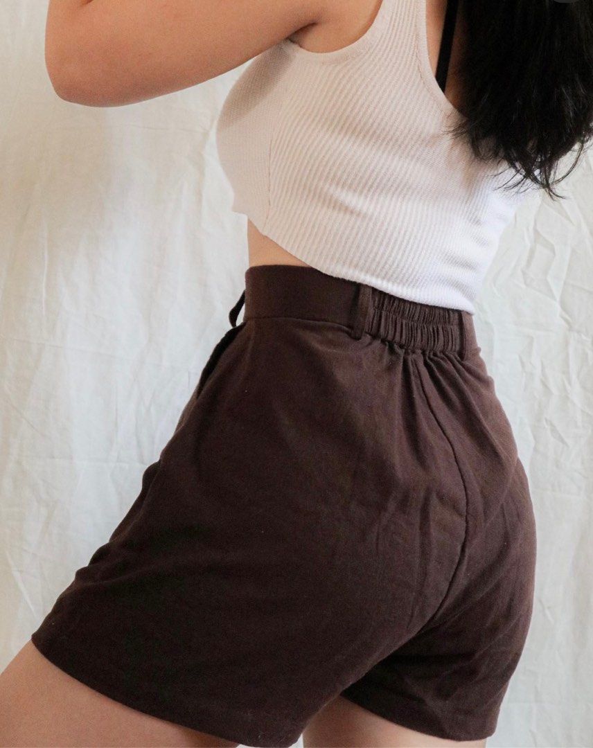 LINENLAB Shorts (Category: Shorts) located in Taguig. Submitted by thriftieth (Listing ID 1416402007, Image 2). Description: -Choco color - Front pleats - Elastic waistband at the back ✅ negotiable.