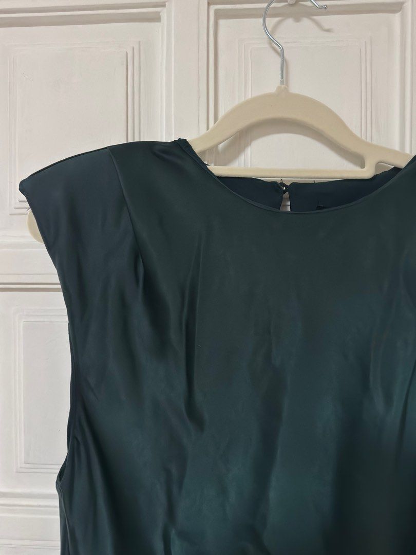 Mango Green Maxi Satin Dress (Category: Dresses) located in Mandaluyong City. Submitted by lucia93 (Listing ID 1416316715, Image 3). Description: - Mango green maxi dress - Size: L - Features: Cap sleeves, keyhole back - Design: Flowing silhouette - Condition: New with original tags - Perfect for special occasions - With flaw (see last photo).